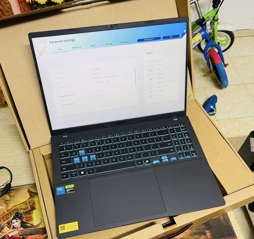  Asus Gaming V16 V3607VM (Core 7 240H, 32GB, 1TB, RTX 5060 8GB, WUXGA 144Hz, Win11)