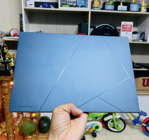 ASUS Zenbook 14 OLED UX3405MA Ultra 7-155H , 32GB RAM , 14" 2.8K OLED , 120Hz