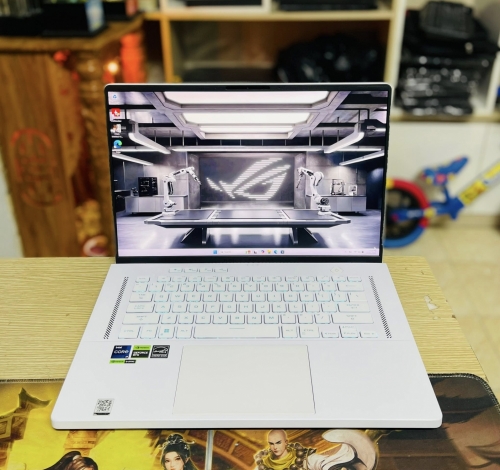 Laptop ASUS ROG Zephyrus G16 GU604VV i9-13900H |16GB | 1TB | GeForce RTX™ 4060 8GB | 16' WQXGA 240Hz 