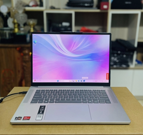 Lenovo Ideapad Slim 5 OLED 15ARP10  Ryzen 7-7735HS , 32GB RAM , 15" 2K OLED 165Hz