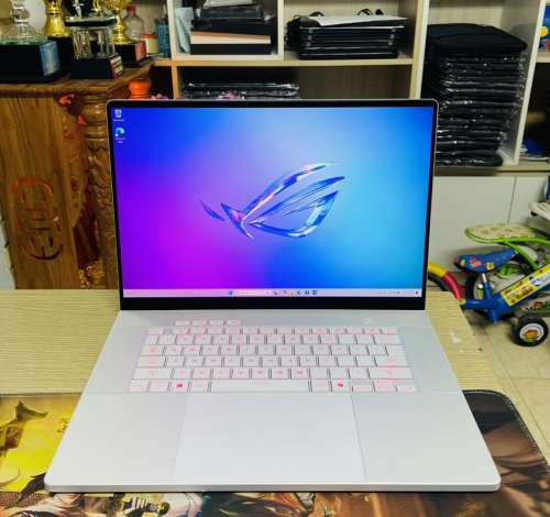 ASUS ROG Zephyrus G16 GU605MV Ultra 9 185H/32GB/1TB/16 2.5K 240Hz OLED/RTX4060 8G
