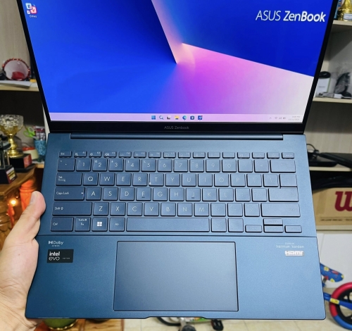 ASUS Zenbook 14 OLED UX3405MA Ultra 7-155H , 32GB RAM , 14" 2.8K OLED , 120Hz