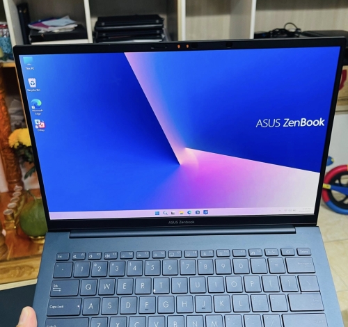 ASUS Zenbook 14 OLED UX3405MA Ultra 7-155H , 32GB RAM , 14" 2.8K OLED , 120Hz