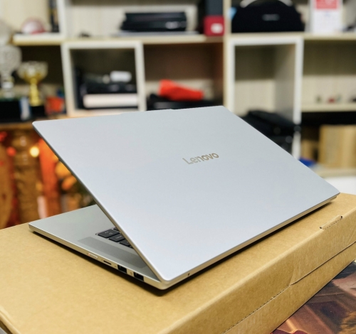 Lenovo Ideapad Slim 5 OLED 15ARP10  Ryzen 7-7735HS , 32GB RAM , 15" 2K OLED 165Hz