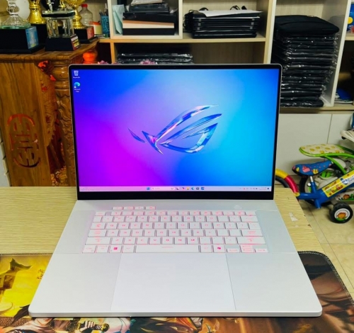 ASUS ROG Zephyrus G16 GU605 AMD Ryzen AI 9 HX 370/32GB/1TB/16 2.5K 240Hz OLED/RTX 4060 8G (trắng)