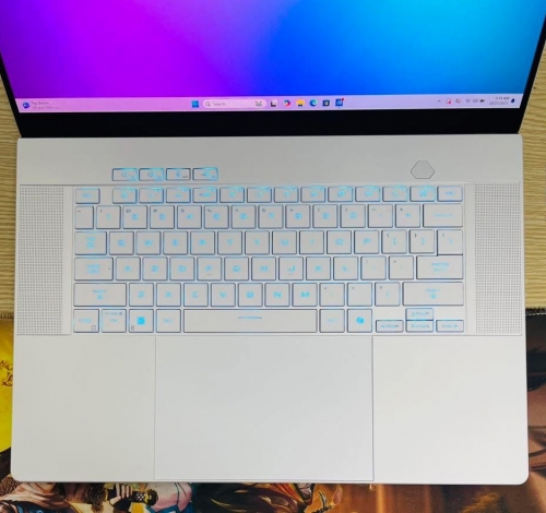 ASUS ROG Zephyrus G16 GU605 AMD Ryzen AI 9 HX 370/32GB/1TB/16 2.5K 240Hz OLED/RTX 4060 8G (trắng)