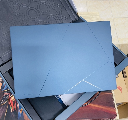 Laptop Asus Zenbook 14 OLED UX3405MA Ultra 5-125H /16GB/512GB/14" 2.8K Oled ,120Hz/Win11