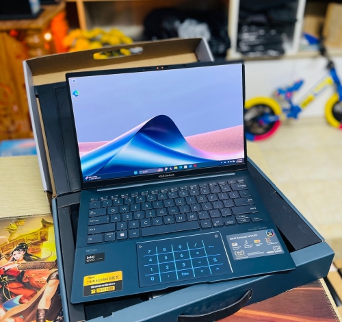 Laptop Asus Zenbook 14 OLED UX3405MA Ultra 5-125H /16GB/512GB/14" 2.8K Oled ,120Hz/Win11