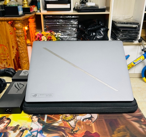 Asus Rog Zephyrus G14 GA403WP Ryzen AI 9 HX 370 , 32GB RAM ,RTX 5070 