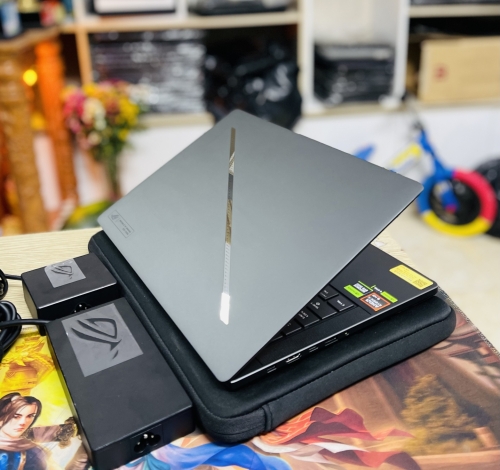 Asus Rog Zephyrus G14 GA403WP Ryzen AI 9 HX 370 , 32GB RAM ,RTX 5070 