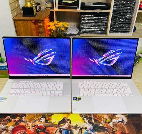 ASUS ROG Zephyrus G16 GU605MI (2024) Ultra 9 185H/32GB/1TB/16 2.5K 240Hz OLED/RTX 4070 8G