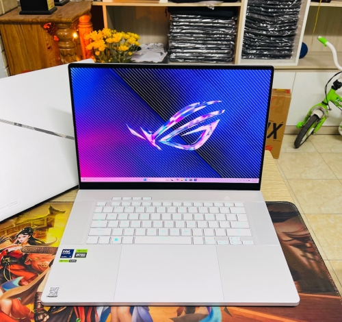 ASUS ROG Zephyrus G16 GU605MI (2024) Ultra 9 185H/32GB/1TB/16 2.5K 240Hz OLED/RTX 4070 8G