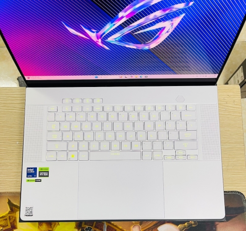 ASUS ROG Zephyrus G16 GU605MI (2024) Ultra 9 185H/32GB/1TB/16 2.5K 240Hz OLED/RTX 4070 8G