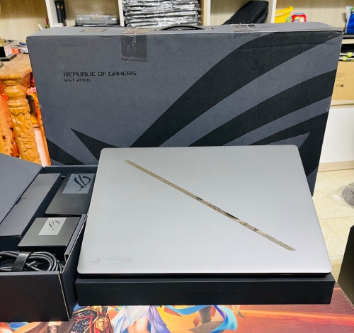 ASUS ROG Zephyrus G16 GU605CM Ultra 9 285H/32GB/1TB/16 2.5K 240Hz OLED/5060 8GB