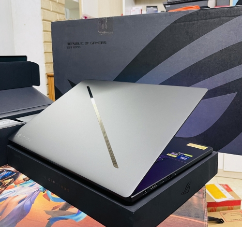 ASUS ROG Zephyrus G16 GU605CM Ultra 9 285H/32GB/1TB/16 2.5K 240Hz OLED/5060 8GB
